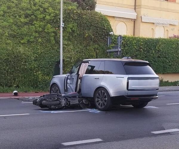 Gravissimo incidente su viale Roma a Pietrasanta: muore in moto un diciassettenne, l'amico di 18 anni è grave