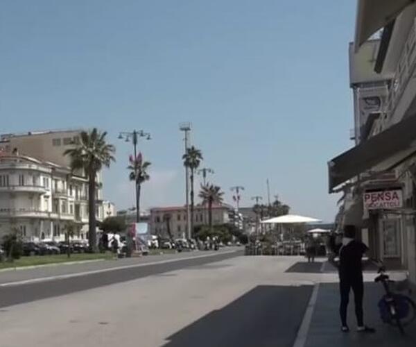Anziano turista rapinato e pestato dai soliti maranza: non c'è pace a Viareggio