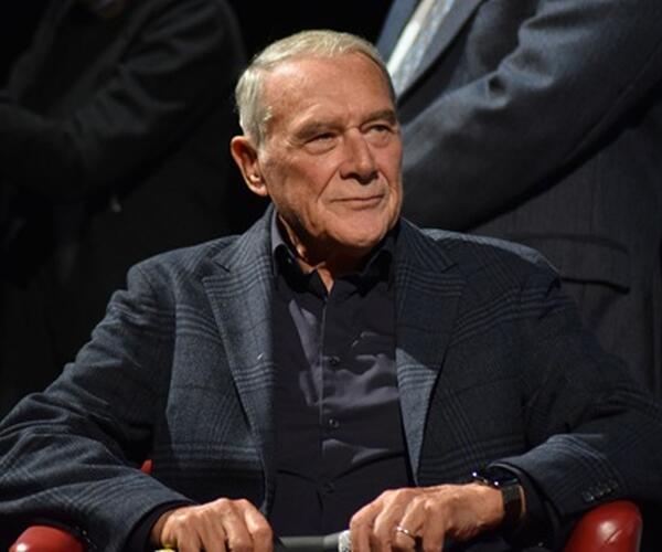 Forte dei Marmi, due giorni per la legalità: Pietro Grasso incontra la cittadinanza e guida la marcia degli studenti verso il Pontile