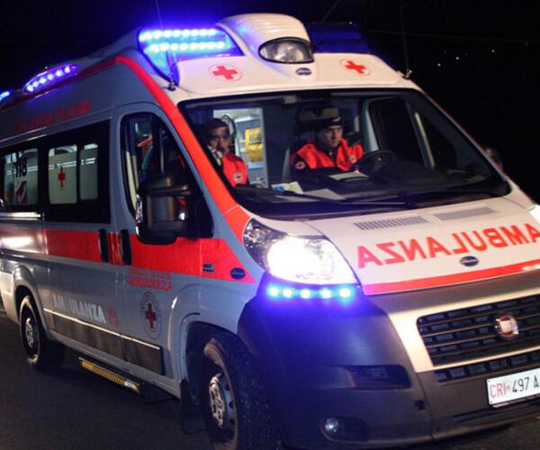 Forte dei Marmi, 15enne ubriaca perde il controllo in centro: prova ad aggredire i soccorritori