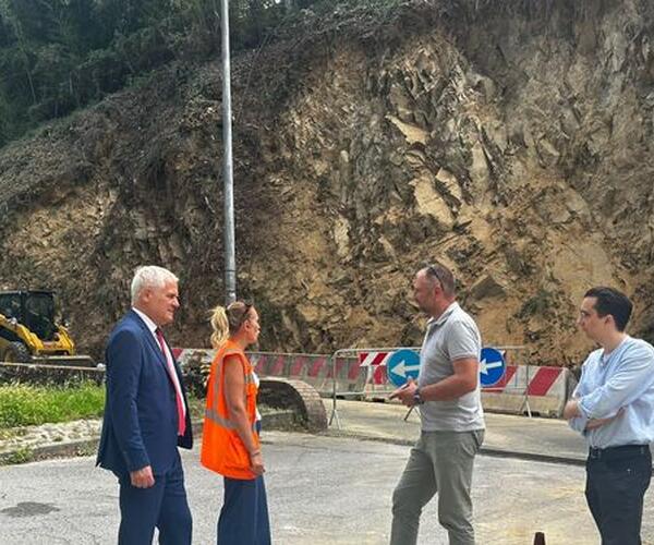 Viabilità: partiti i lavori sulla sp n. 34 dei Canipaletti a Massarosa. Sopralluogo del presidente Pierucci e del consigliere Gilardetti