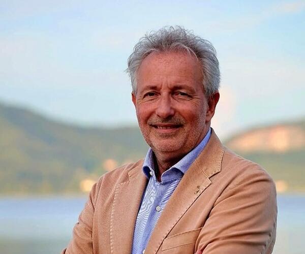 Massimiliano Baldini (ex consigliere regionale Lega): “Un commissario prefettizio non avrebbe mai permesso lo spreco di denaro pubblico per le inaugurazioni elettorali di Piazza Zara e dello stadio. Politica nel caos ovunque a Viareggio”