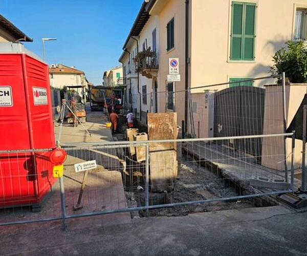 Forte dei Marmi: via Stagio Stagi, al via i lavori per la nuova fognatura bianca e i marciapiedi