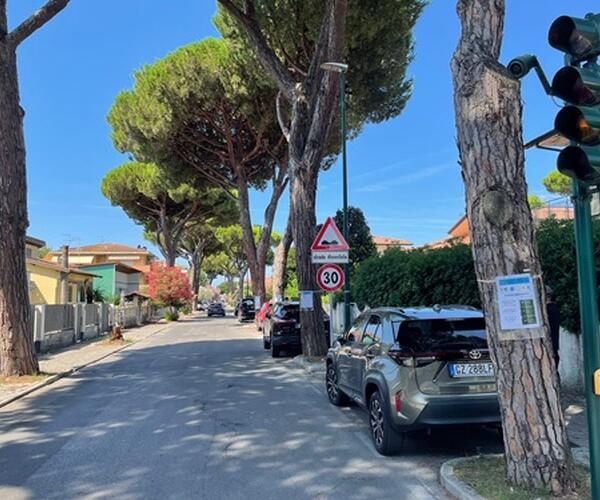 Cantiere via Vittorio Veneto, Lido di Camaiore. Al via la campagna informativa “I pini informano: Cronache di un cantiere”