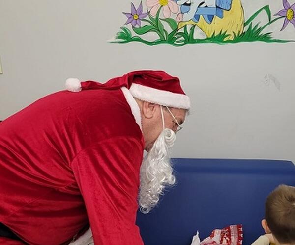 Versilia: doni alla pediatria grazie al progetto "Giocattolo sospeso"