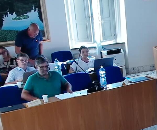 La Giunta di Massarosa festeggia, ma i numeri raccontano un'altra storia: la critica dei consiglieri Morelli, Lucchesi e Bertolaccini