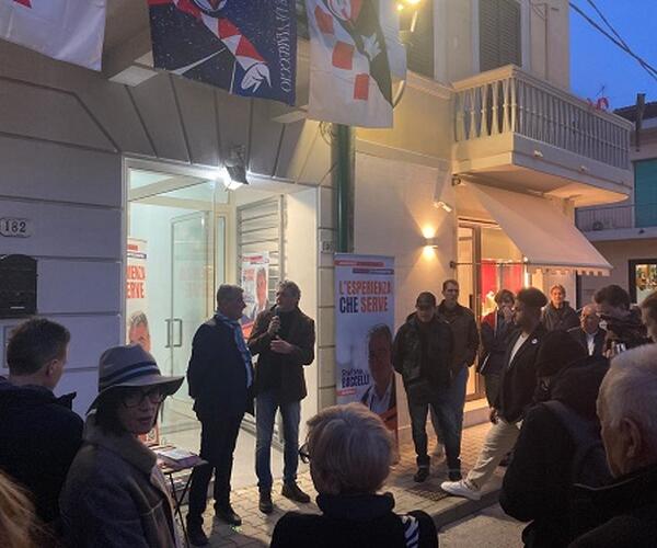 Spazio Progressista e Stefano Baccelli inaugurano la sede elettorale per le amministrative di Viareggio: “La sede sarà un punto di riferimento aperto alla città”