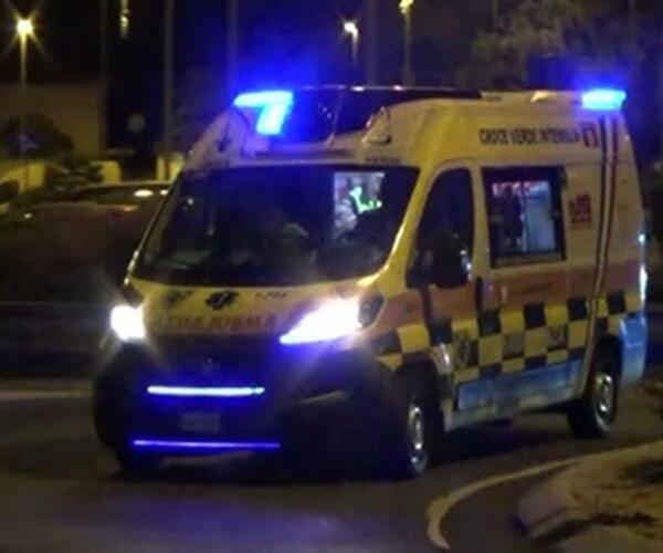 Tragico incidente a Montramito. Auto finisce in un fosso. Morto il conducente di 27 anni. Feriti ma salvi i due passeggeri: un ragazzo di 21 e una ragazza di 24 anni