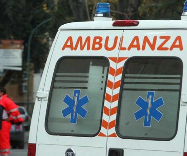 Scontro tra un'auto e una moto a Lido di Camaiore: è grave un ragazzo di 19 anni