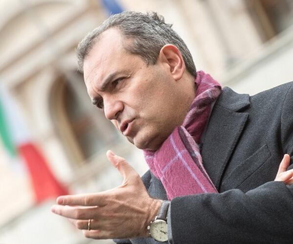 "Poteri occulti", il libro di Luigi De Magistris a Villa Bertelli, sabato 24 gennaio