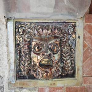 Villino Puccini Viareggio mascherone Chini 02