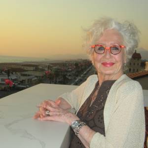 Marilena Cheli Tomei (Terrazza del Palace Hotel, Viareggio 11.8.25 (foto di Lodovico Gierut),