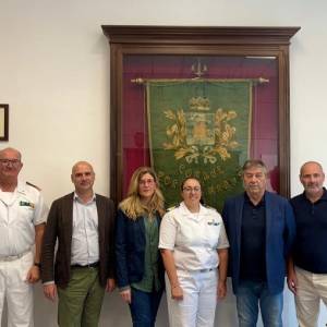 sindaco e assessori con nuovo comandante Capitaneria di Porto di Viareggio e com Ufficio Marittimo Fdm