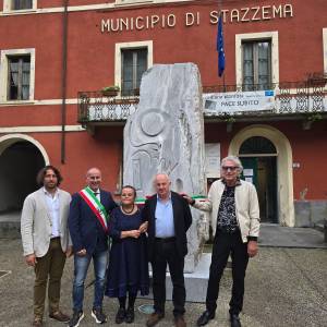 Le pietre sono parole inauguraizone statua piazza Pontestazzemese Marco Nereo Rotelli 2
