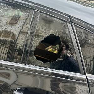 Auto colpite in via Firenze 2