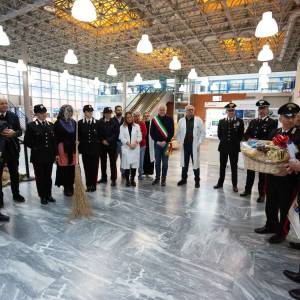 ok 15 foto nell'androne con la direttrice e dott Suriano