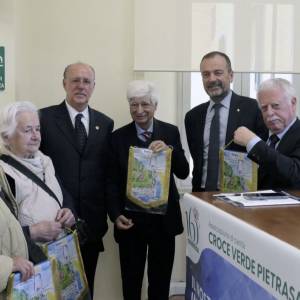 Presentazione Gagliardetto - Viviani e Carli con le sorelle Pardini
