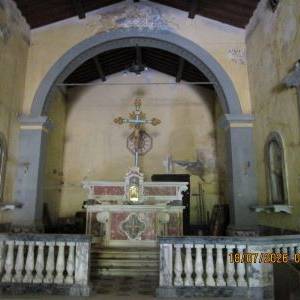 Croce processionale posta sull'altare centrale della chiesa di San Rocco di Mulina
