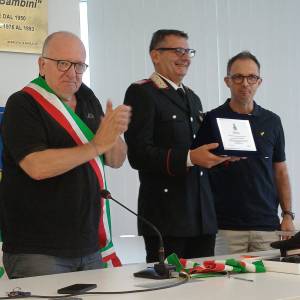 Consegna targa amministrazione