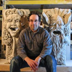 lo scultore Walter S. Arnold